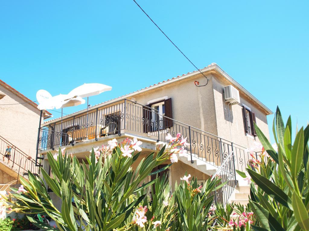 Apartment Rado Vrbnik Exterior photo